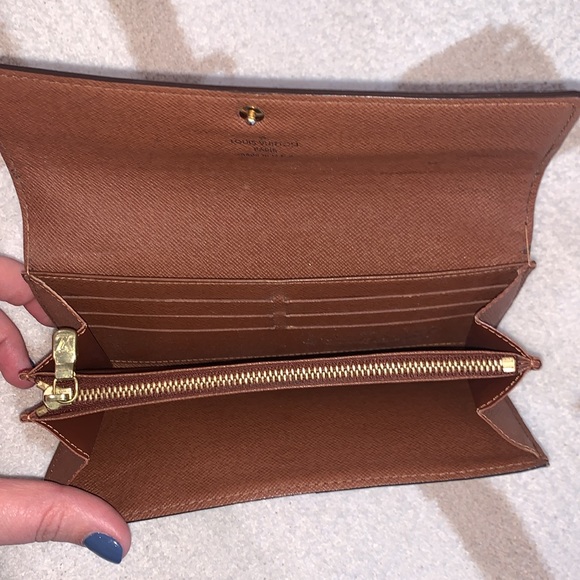 Louis Vuitton Monogram Sarah Wallet - Picture 7 of 16